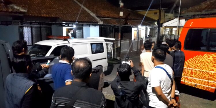 Geger, Pria Paruh Baya Warga Indihiang Ditemukan Membusuk di Rumahnya