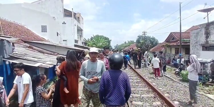 Pria Tewas Tertabrak Kereta Api di Cinehel Tasikmalaya, Diduga Sengaja Mengakhiri Hidup