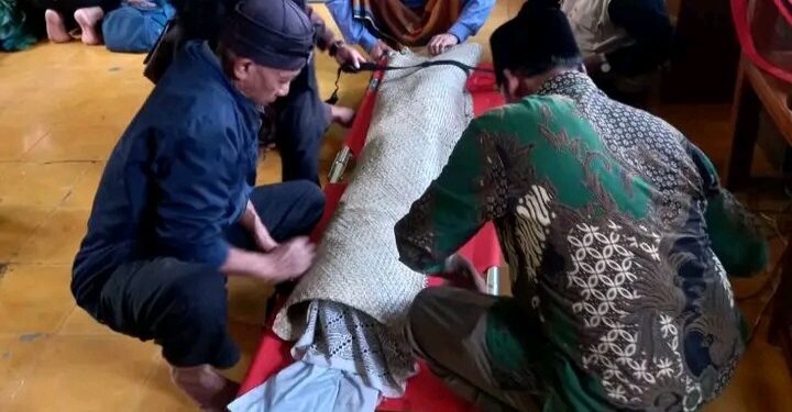 Jasad Kiai di Cineam Masih Utuh setelah 13 Tahun Dimakamkan, Pemindahan Makam Akibat Pergerakan Tanah