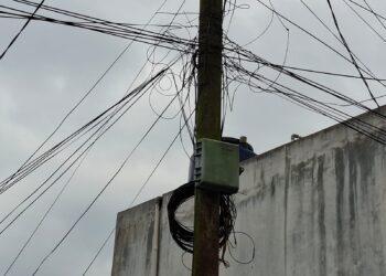 Semerawutnya Kabel Optik, Jadi Pemandangan Tak Sedap Dan Mengerikan