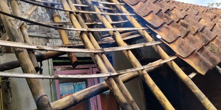 Rumahnya Hampir Roboh,Lansia 78 Tahun Mendapat Bantuan Komplit Setelah Hal Ini..