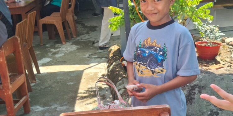 Nak, Semoga Senyum Manismu Itu Semakin Membawamu Dalam Kesuksesan