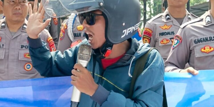 Aliansi Rakyat Geruduk Kantor Disdik Kabupaten Tasikmalaya