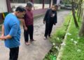 Botol Bekas Miras Berserakan di Halaman Sebuah Gedung Aset Daerah Kota Tasikmalaya